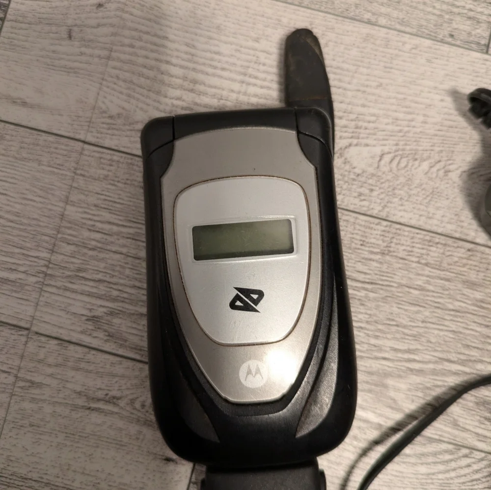 Motorola Black and Gray Flip Phone with Charger